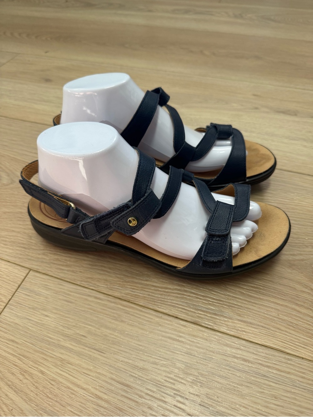 Revere Emerald Blue sandals feature adjustable hook-and-loop straps Women’s 9